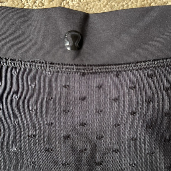 Lululemon high rise mesh-insert detailing - Picture 3 of 4